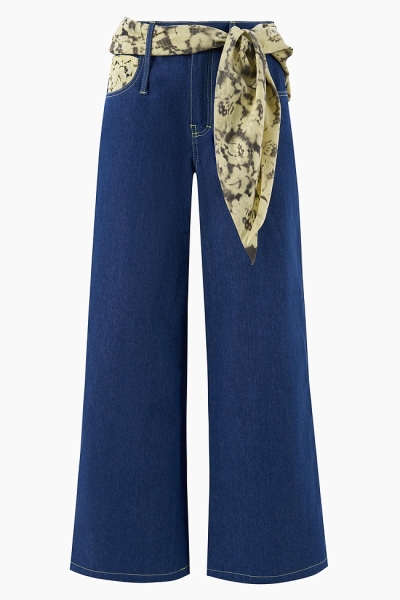 Где найти джинсы клеш, как у Дженнифер Лопес, которые можно купить прямо сейчас?