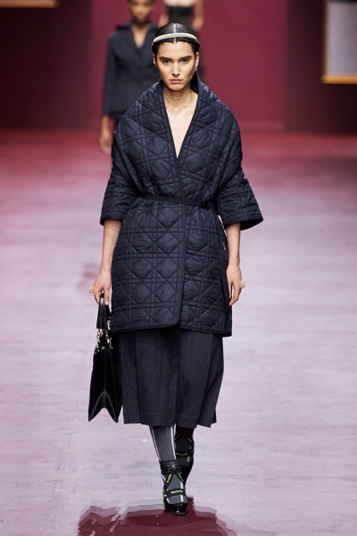 Российская модель открыла показ Dior, который посвятили светлому будущему