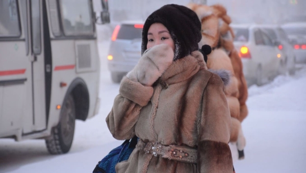 «Тепло и стильно»: жительница Якутии придумала модель «умных ватников», которые удобно носить в морозы