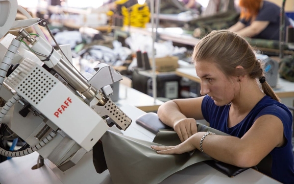 Производители одежды хотят в 3 раза увеличить зарплату сотрудникам