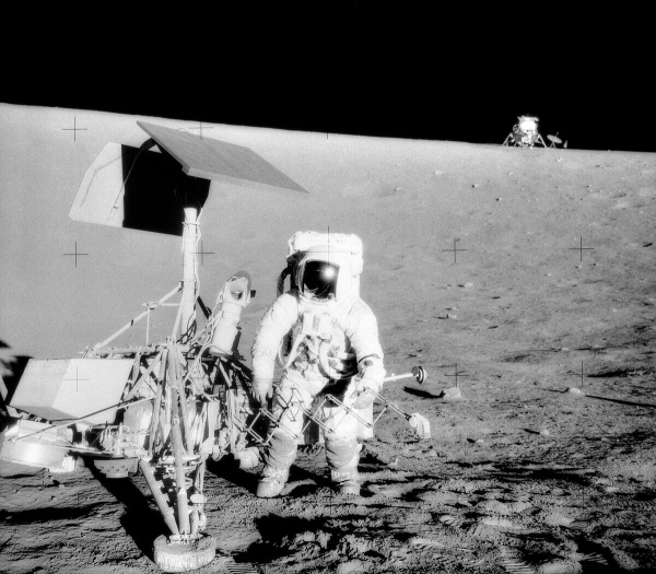 ИИ отменил высадку американцев на Луне, и текстиль помог нейросети